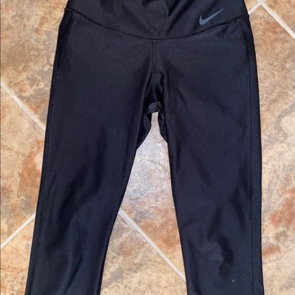 Nike Dri-fit black cropped leggings - XS - Picture 2 of 6